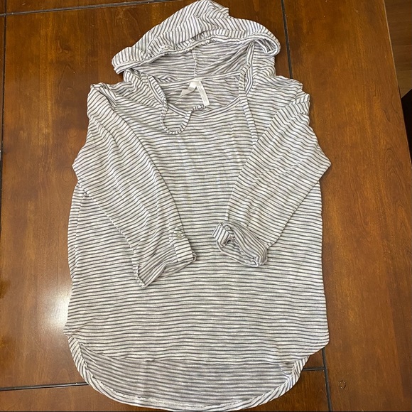 2 dye 4 hoody shirt with 3/4 sleeve - Picture 2 of 2